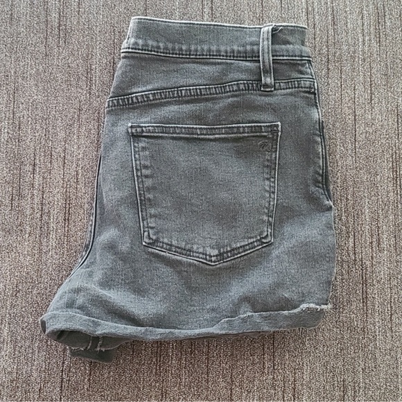 Madewell High Rise Black Wash Shorts - Picture 2 of 6